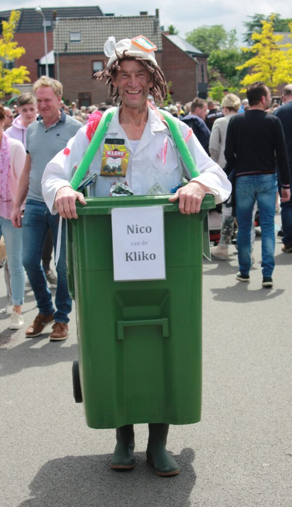 Nico van de Kliko op een braderie