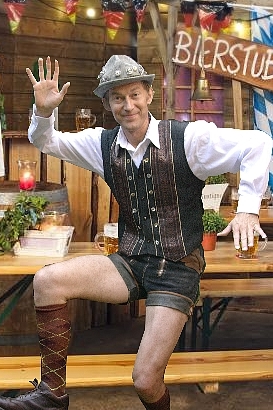 Typetje Tirool met korte Tirolerbroek.